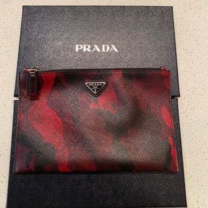 PRADA MEN'S Red CAMO SAFFIANO LEATHER LOGO Clutch Travel ZIP TOP BAG